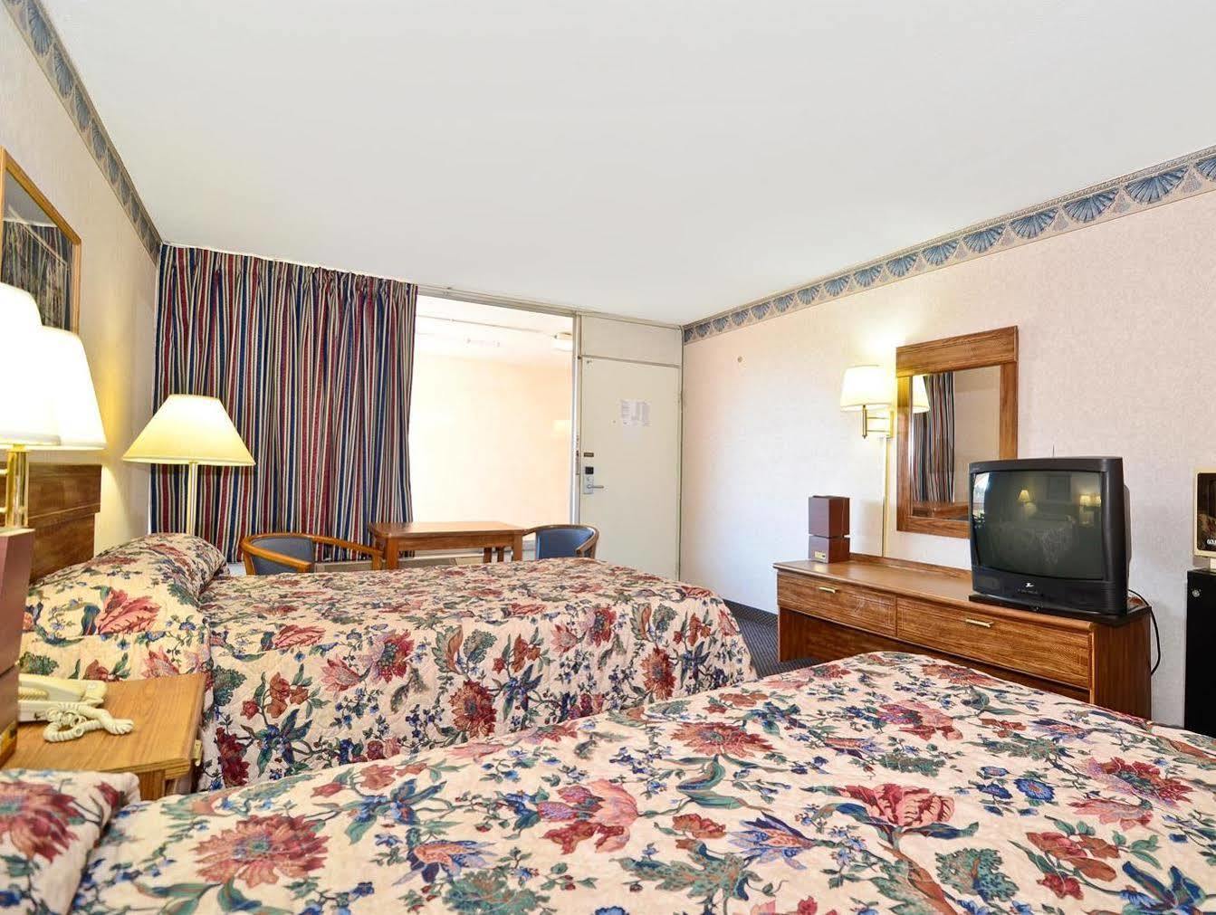 The Sanford Inn Extérieur photo
